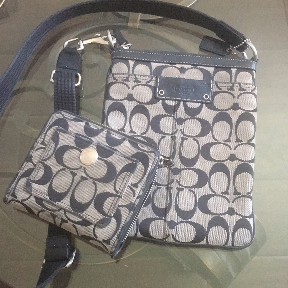 Coach vintage crossbody bag w/wallet.